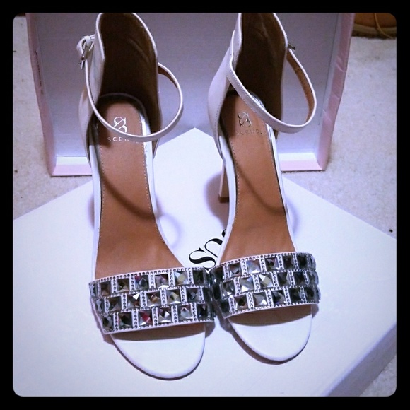WHITE DIAMOND HEELS - Picture 1 of 4